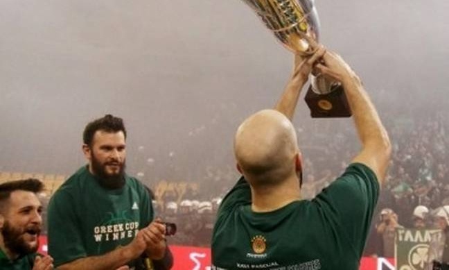 «Σπάει» τα κοντέρ και γράφει ιστορία!