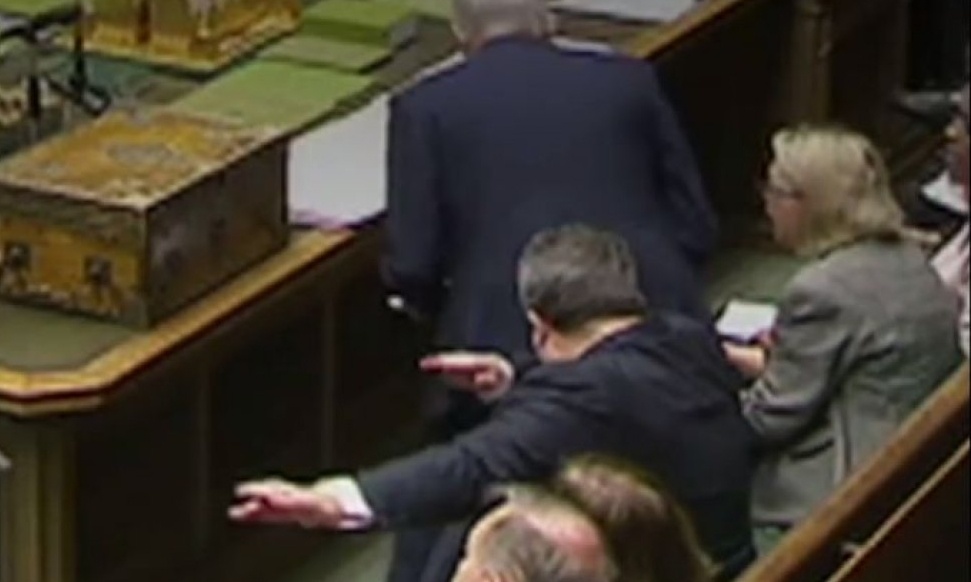 Έκανε... dab μέσα στο κοινοβούλιο!