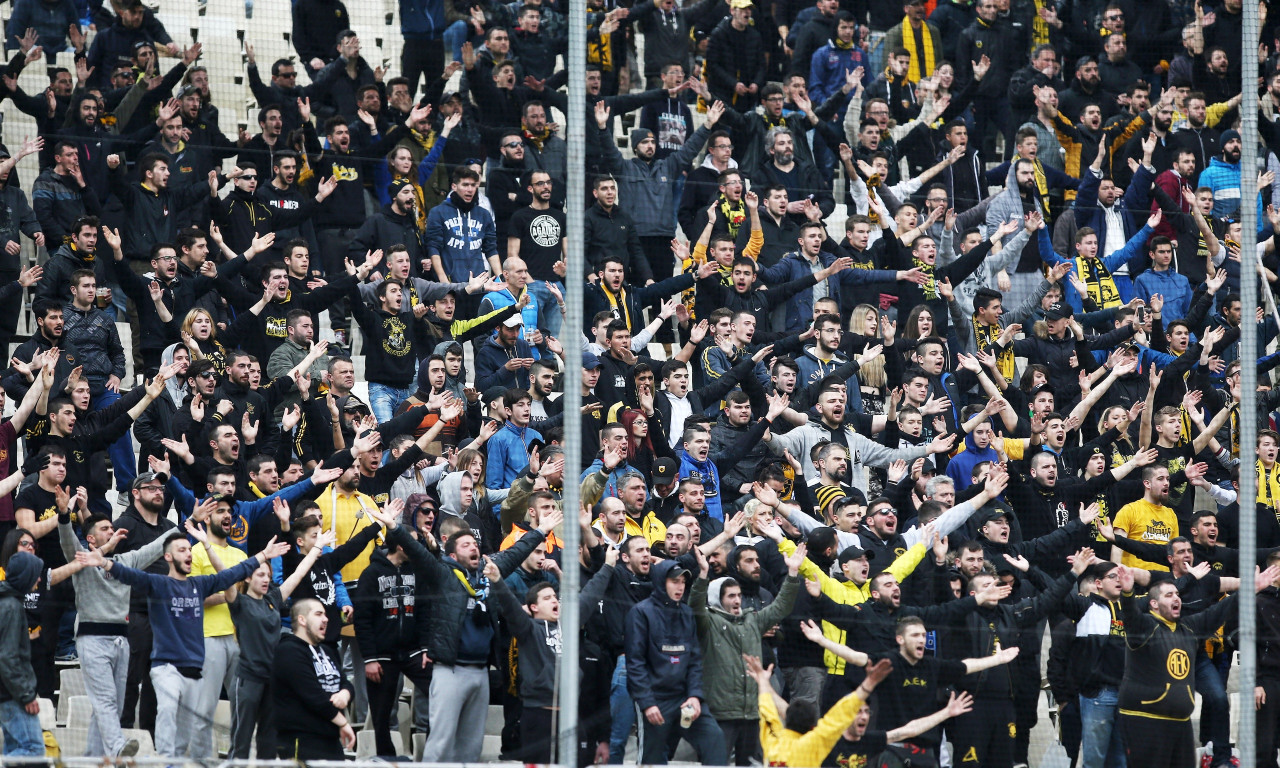 ΑΕΚ: Κατάληψη… οπαδών στο Δημαρχείο