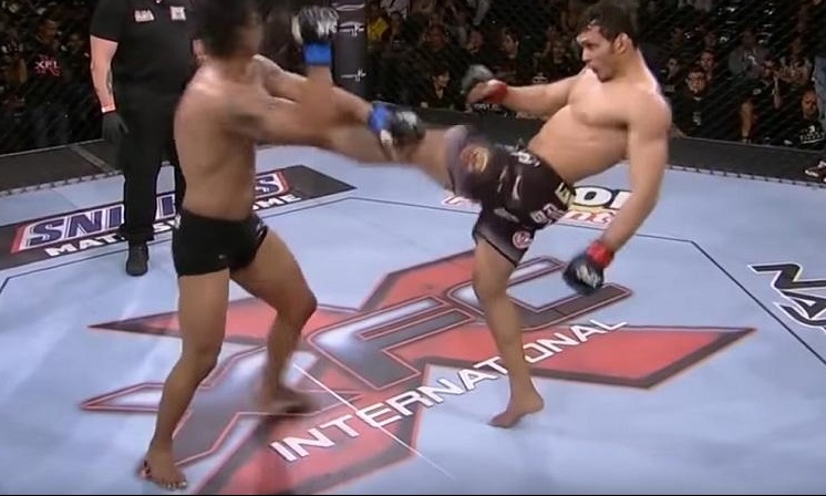 Απίστευτο νοκ άουτ σε αγώνα ΜΜΑ!