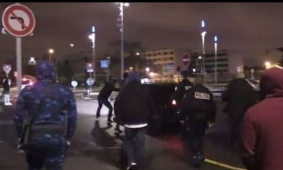 Έστειλε στο νοσοκομείο οπαδό της Παρί ο Μότα!