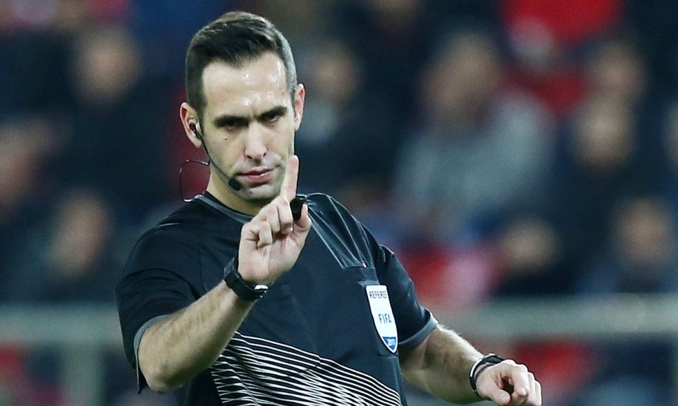 Διαιτητής Παπαπέτρου: Η «κατάρα» των Δικέφαλων!