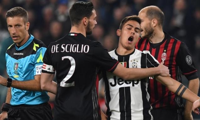 Απίστευτο: Ποδοσφαιριστής της Μίλαν έγραψε «κλέφτες» σε τρόπαια της Γιουβέντους!