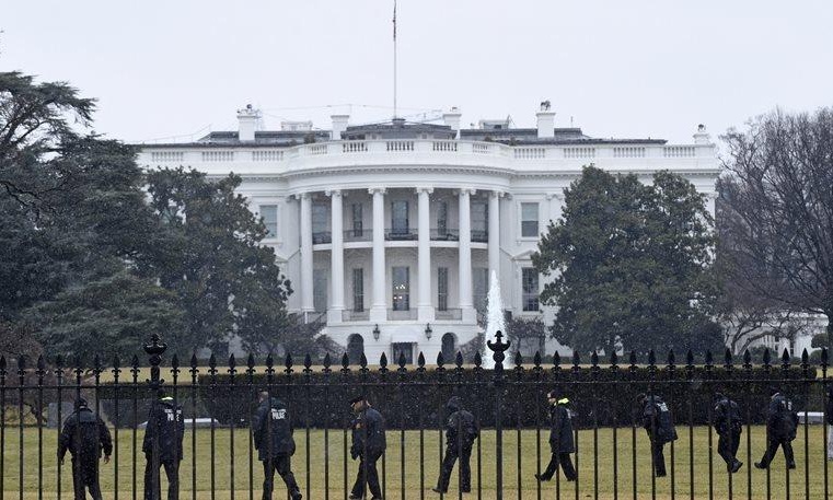 Λευκός Οίκος: Άντρας εισέβαλε, έκανε τη βόλτα του και συνελλήφθη μετά από 15 λεπτά!