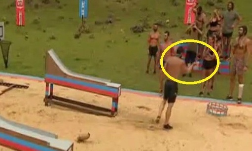 Survivor: Έκανε κ@#οδάχτυλο στους «Διάσημους» ο Κωνσταντίνος!