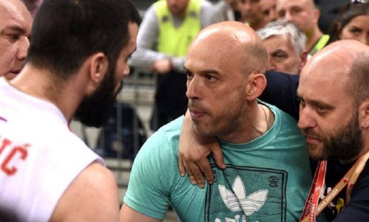 Άγριος καβγάς του Λάζιτς με οπαδό του Αστέρα!