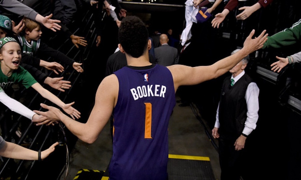 Έγραψε ιστορία ο Μπούκερ: Έβαλε 70 πόντους στους Σέλτικς!