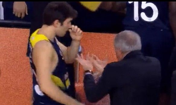 Απίστευτο: Χτύπησε παίκτη του ο Ομπράντοβιτς!