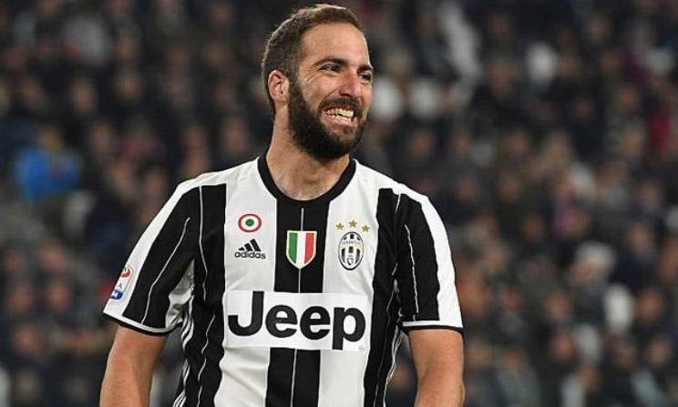 Ο Ιγκουαΐν πάει τη Νάπολι στα δικαστήρια!