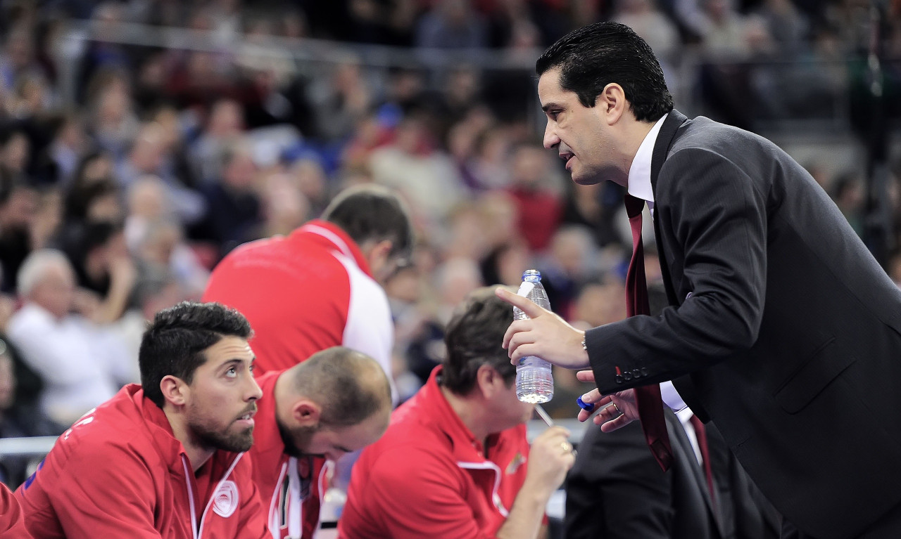 Υποχρεωτική άδεια σε Αθηναίου