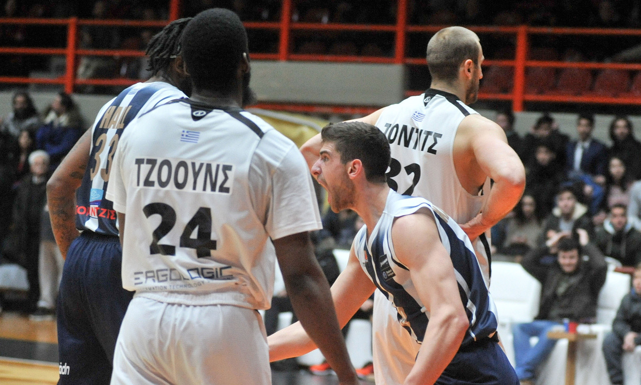 Χαμός στην Αμαλιάδα, οπαδοί ήρθαν στα χέρια  με παίκτες του Προμηθέα