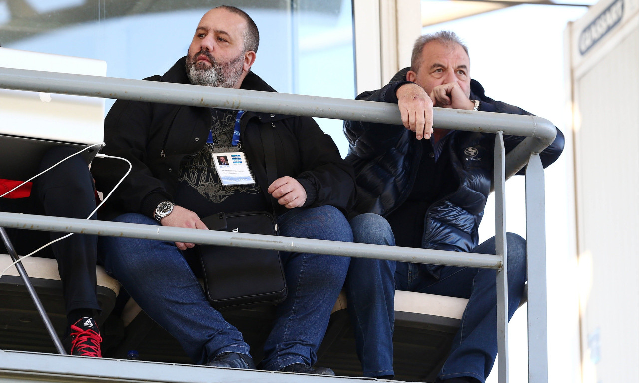 Καραπαπάς: Τα ΜΑΤ μας έδειραν, ο φροντιστής μας έχει αίματα στο πρόσωπο