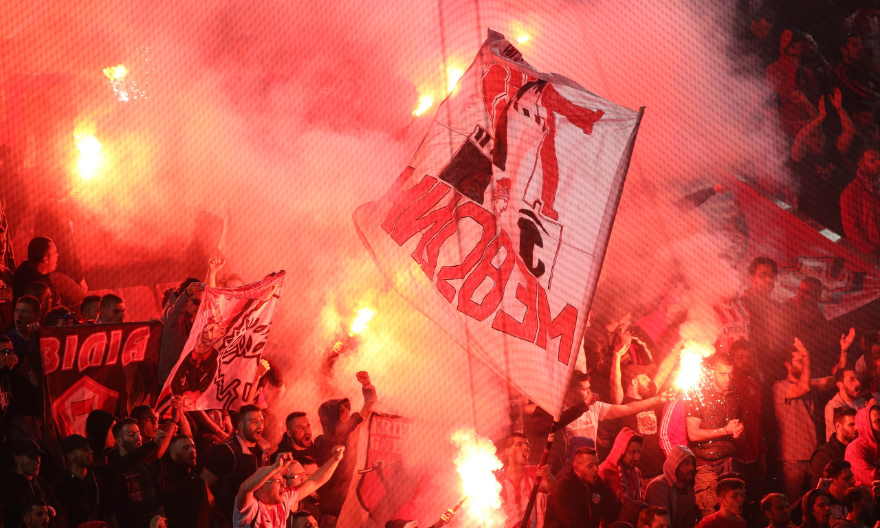 Χαμός στο Φάληρο: Συμπλοκές οπαδών με ΜΑΤ έξω από τα αποδυτήρια!
