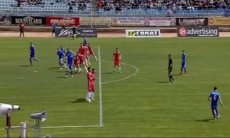 Χαμός στη Λαμία με το γκολ-οφσάιντ του Μπουλούλη