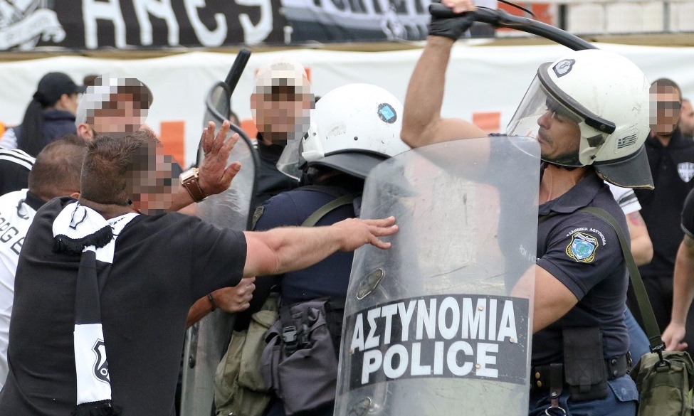 Καρέ-καρέ τα επεισόδια στο ΟΦΗ-Απόλλων Σμύρνης