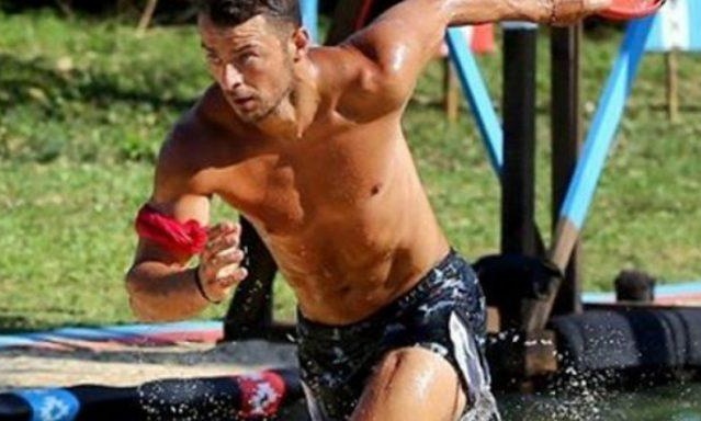 Survivor: Της δίνουν λεφτά για να δώσει το τηλέφωνο του Ντάνου!