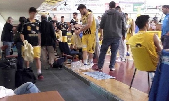 Παίκτης του Εργοτέλη κατέρρευσε στον πάγκο!