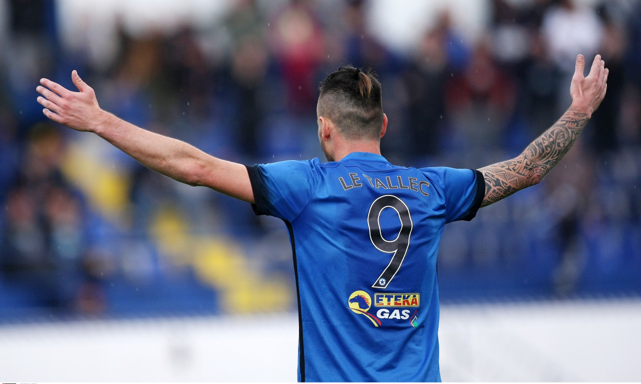 Παραλίγο να παίξει ξύλο σε κλαμπ για μια κοπέλα ο Λε Ταλέκ