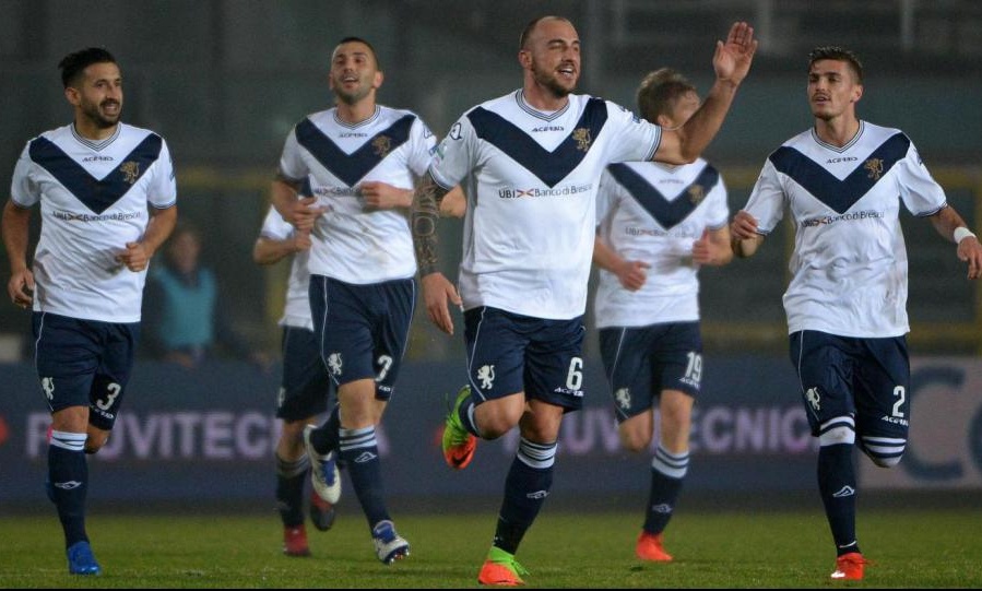 Δύο άσοι για την παραμονή