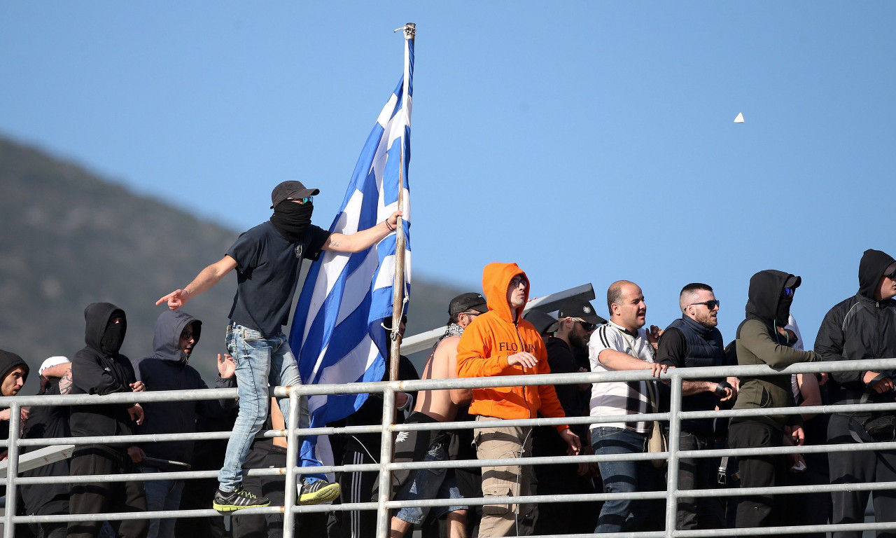 ΠΑΟΚ-ΑΕΚ: Επιτέλους και μια ειρηνική φωτογραφία μεταξύ οπαδών ΑΕΚ και ΠΑΟΚ!