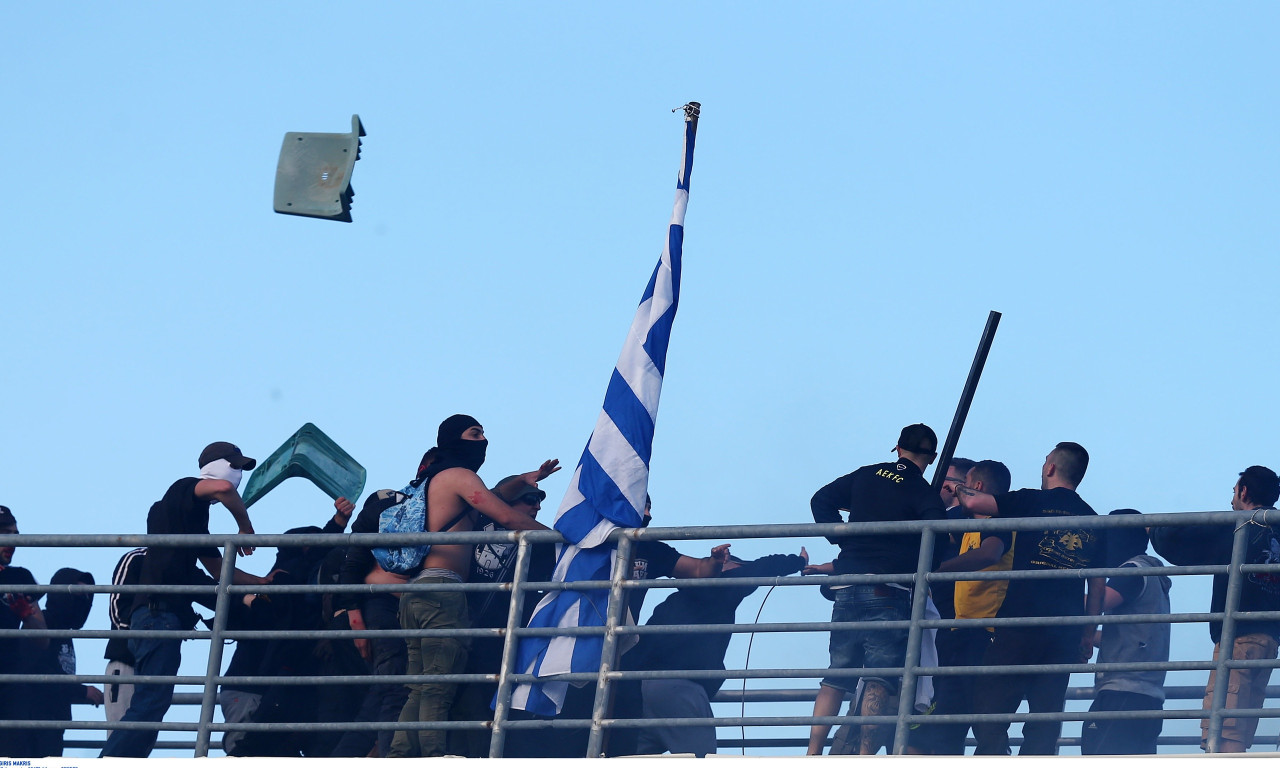 Σοκαριστικά βίντεο από τα άγρια επεισόδια στον τελικό Κυπέλλου