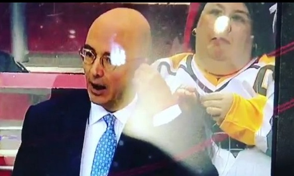 Δεν υπάρχει: Πήγε στο γήπεδο για να… πλέξει!