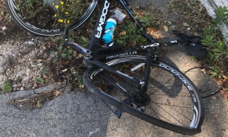 ΣΟΚ: Πασίγνωστος ποδηλάτης χτυπήθηκε από αυτοκίνητο κατά τη διάρκεια της προπόνησης!