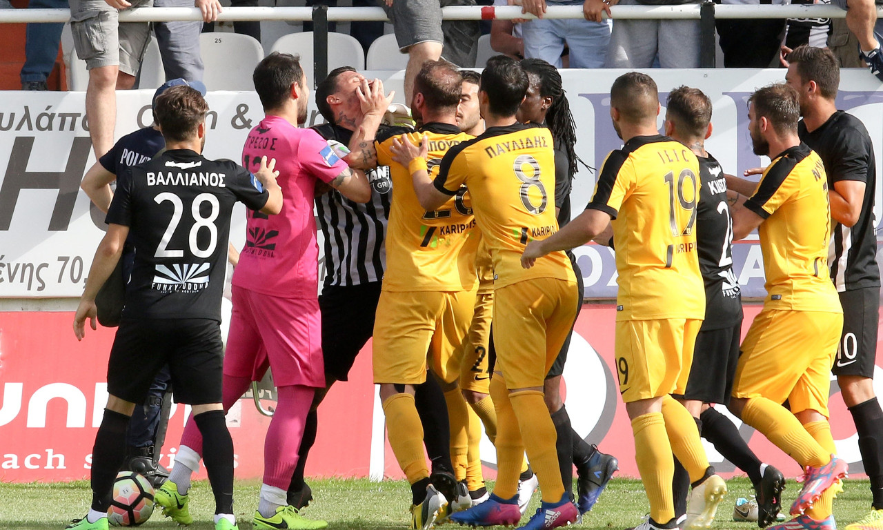 Football League: Βαριά καμπάνα για Παντίδο και Μπούρμπο