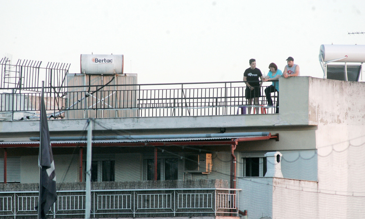 Επική αγγελία σπιτιού στην Λαμία με ταράτσα την… Super League!