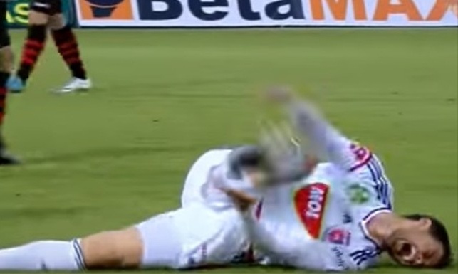 Επικό «θέατρο» από ποδοσφαιριστή!