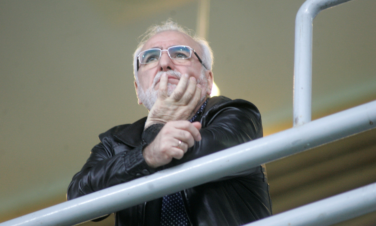 Έκλεισε τους παίκτες του ΠΑΟΚ στο ξενοδοχείο ο Σαββίδης