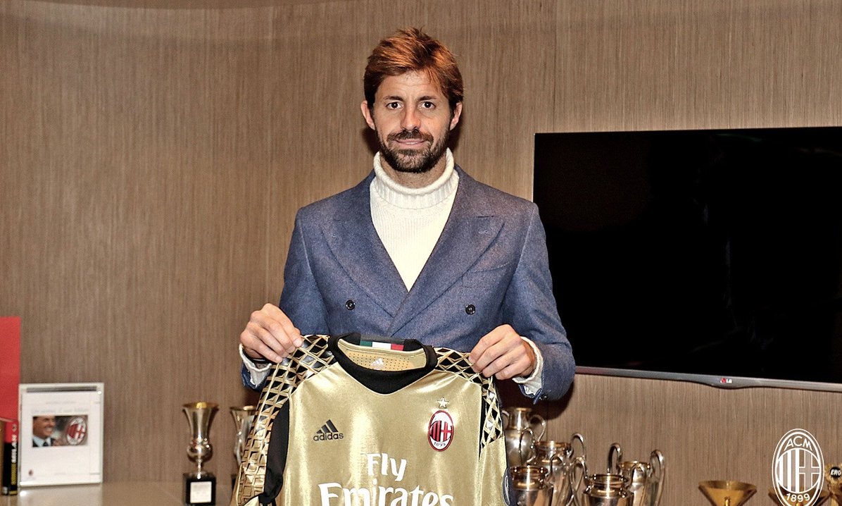 Βγάζει… ρίζες στο Μιλάνο ο 40χρονος Στοράρι! (photo)