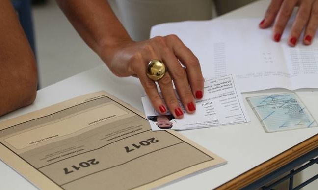 Πανελλήνιες Πανελλαδικές 2017: Πρεμιέρα για τους υποψηφίους στα ΓΕΛ με Νεοελληνική Γλώσσα