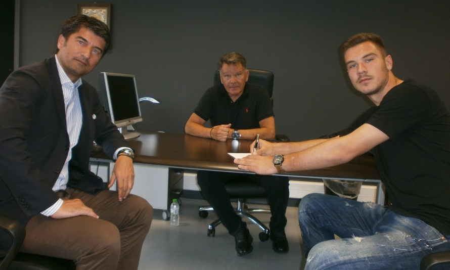 ΑΕΛ: Υπέγραψε για τρία χρόνια ο Σαφαρίκας