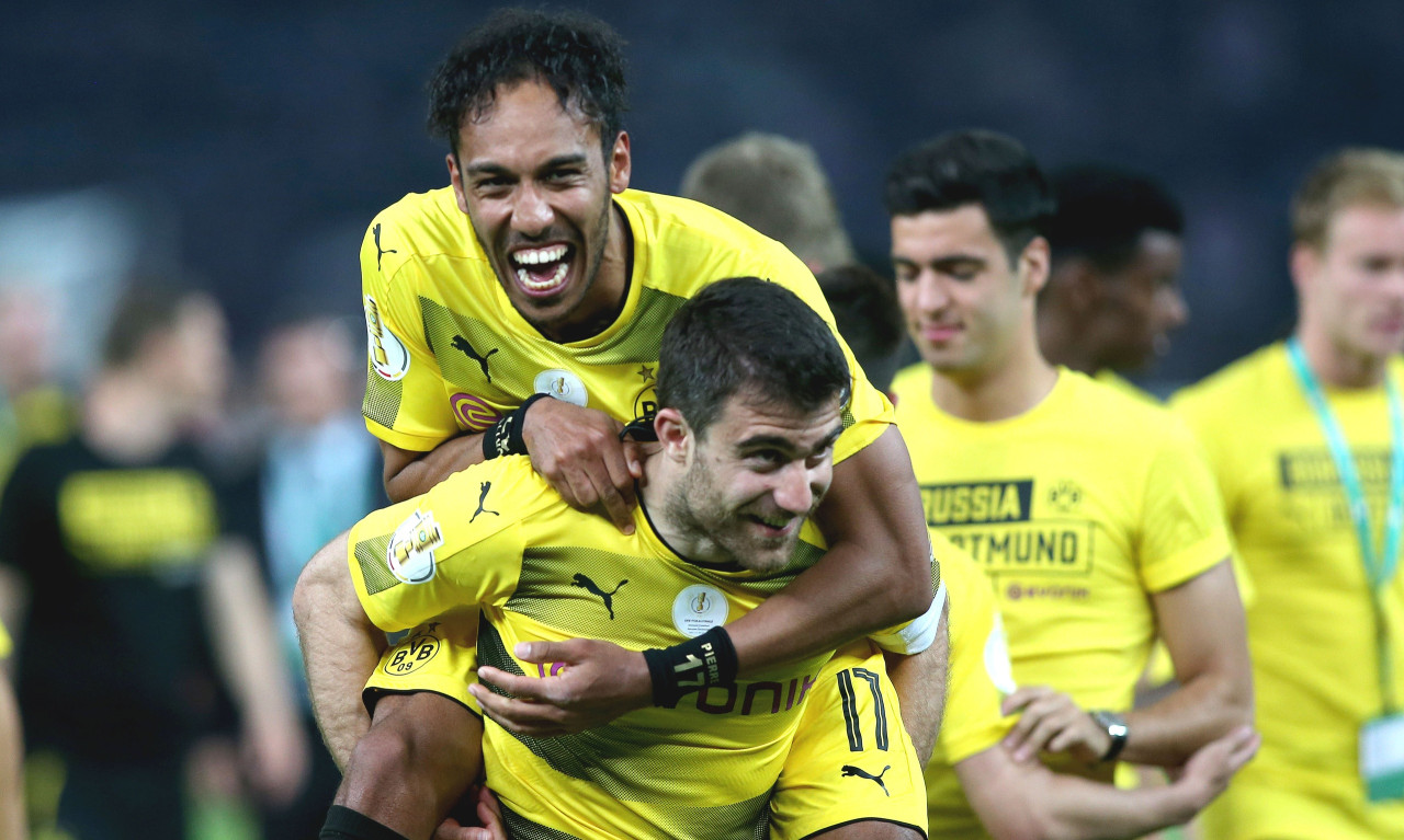 «Χρόνια πολλά Σωκράτη»