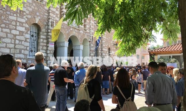 Θάνατος μαθητή στο Μενίδι: Σπαραγμός στην κηδεία του 11χρονου Μάριου