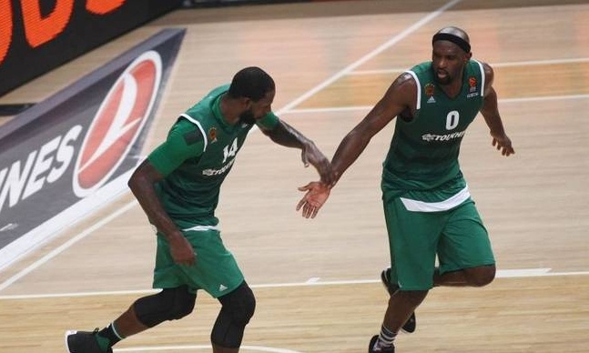 «Τρέλα» από Γκιστ και Σίνγκλετον ανέβηκαν στην οροφή του πούλμαν! (vid)