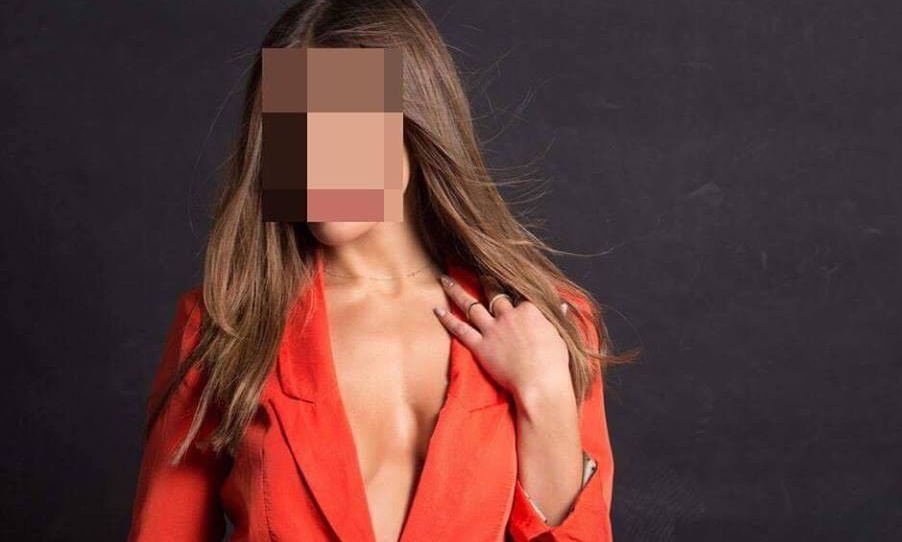 Mε μαύρη ζώνη στο καράτε Ελληνίδα τραγουδίστρια (photos)