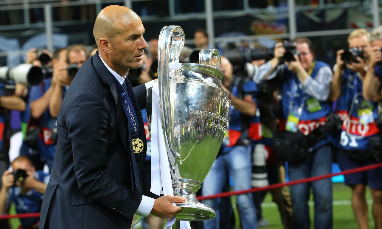 Σβήνει κεράκια στην Ελλάδα ο Ζιντάν (photos)