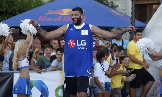 Στη Σύρο και φέτος ο Μπουρούσης