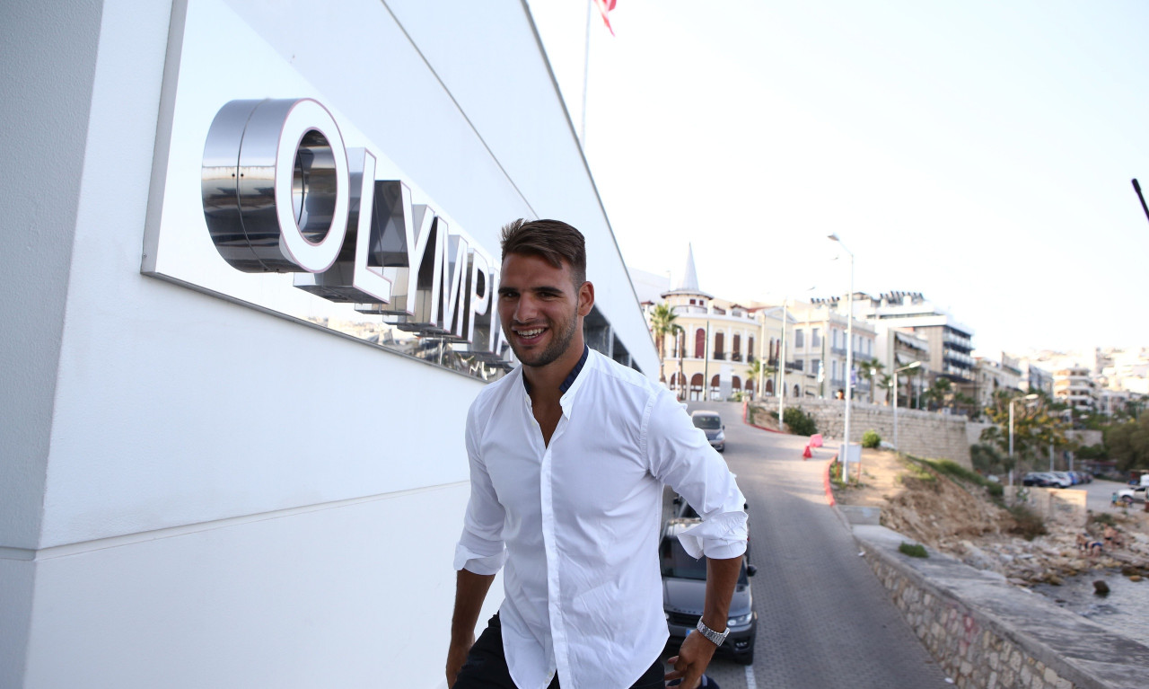 Ολυμπιακός: Στη Νέα Σμύρνη ο Ταχτσίδης (photos)