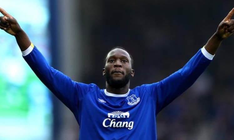 «Σφήνα» της Γιουνάιτεντ για Λουκάκου