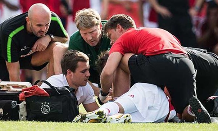 Άγιαξ: Ξέφυγε τον κίνδυνο ο Νουρί που κατέρρευσε στο γήπεδο