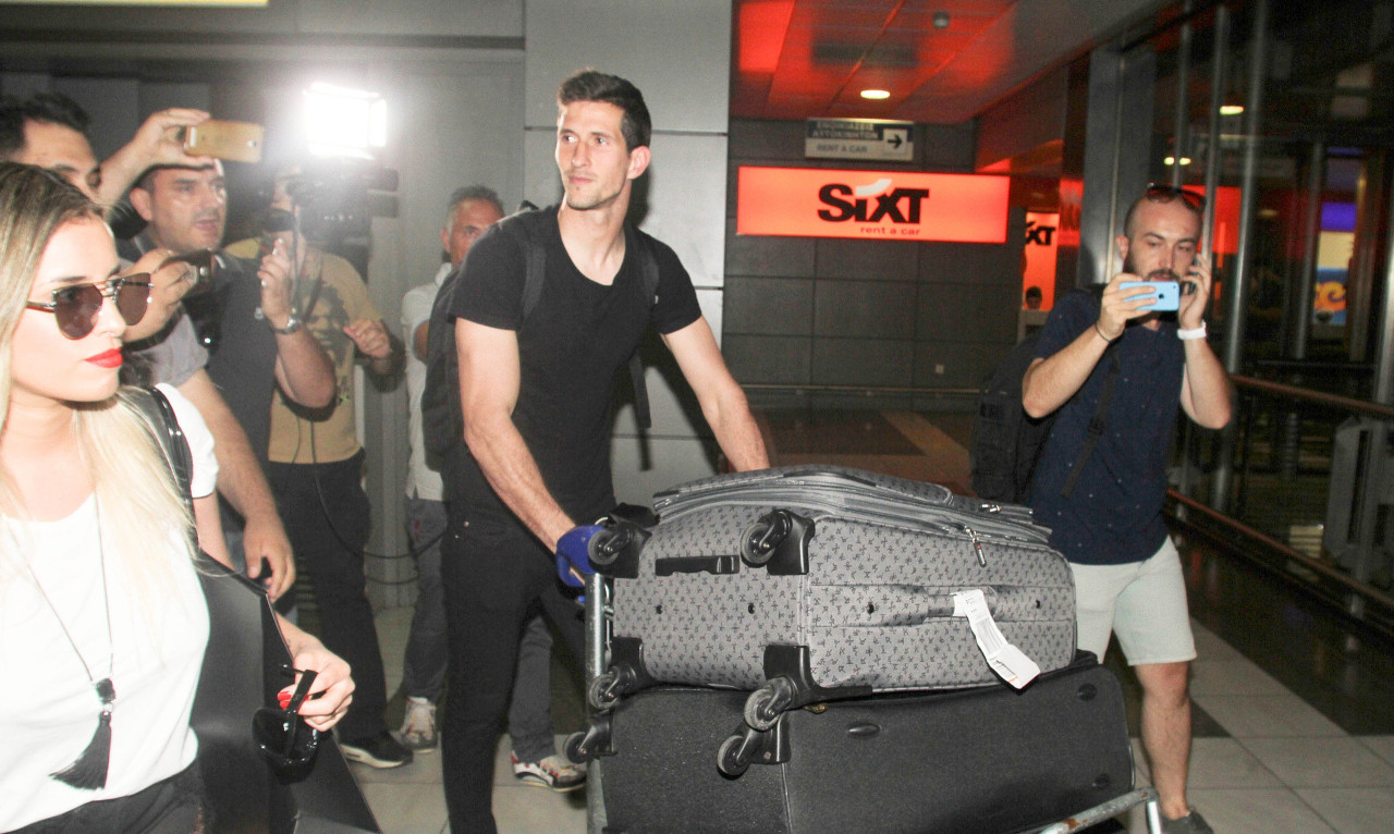 Ο Αποχαιρετισμός του Ρέι στην Γοδόι