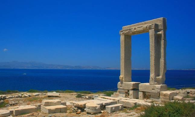 Viral: Ο τιμοκατάλογος ταβέρνας στη Νάξο που... γκρέμισε το ίντερνετ