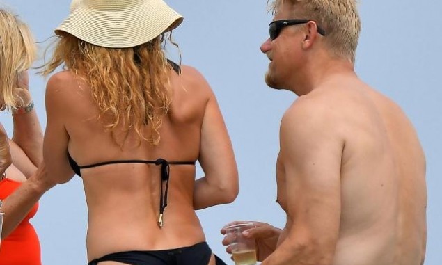 Μερακλής ο Σμάιχελ! Έβαλε… χέρι στην σύντροφό του!