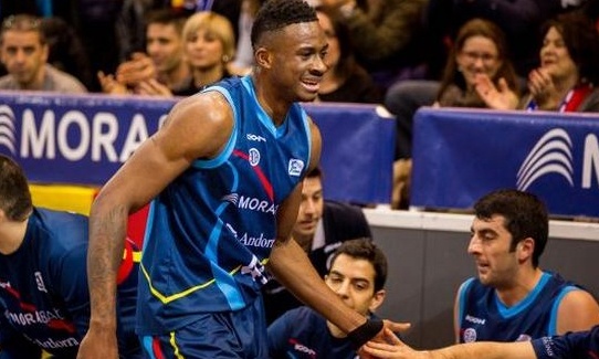 Βουτιές στη Βάρκιζα για Μολέδο-Θαν. Αντετοκούνμπο