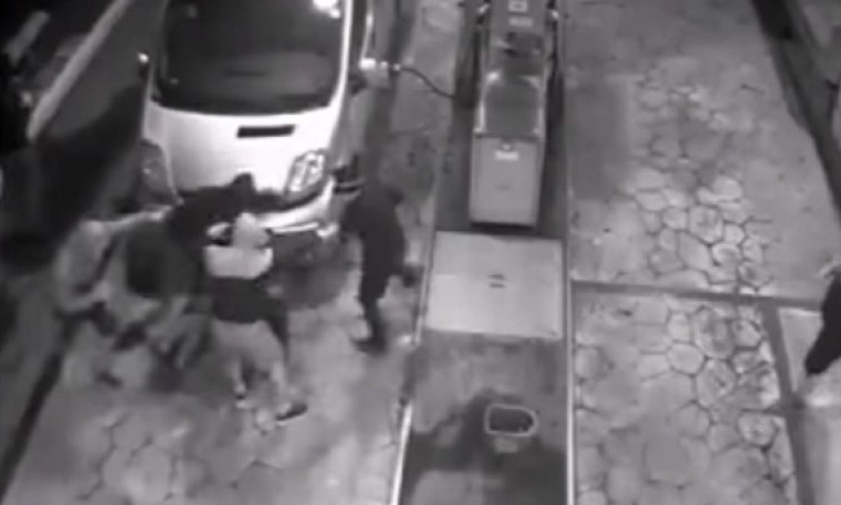 Σοκαριστική επίθεση 7 Ουκρανών σε οπαδούς του ΠΑΟΚ!