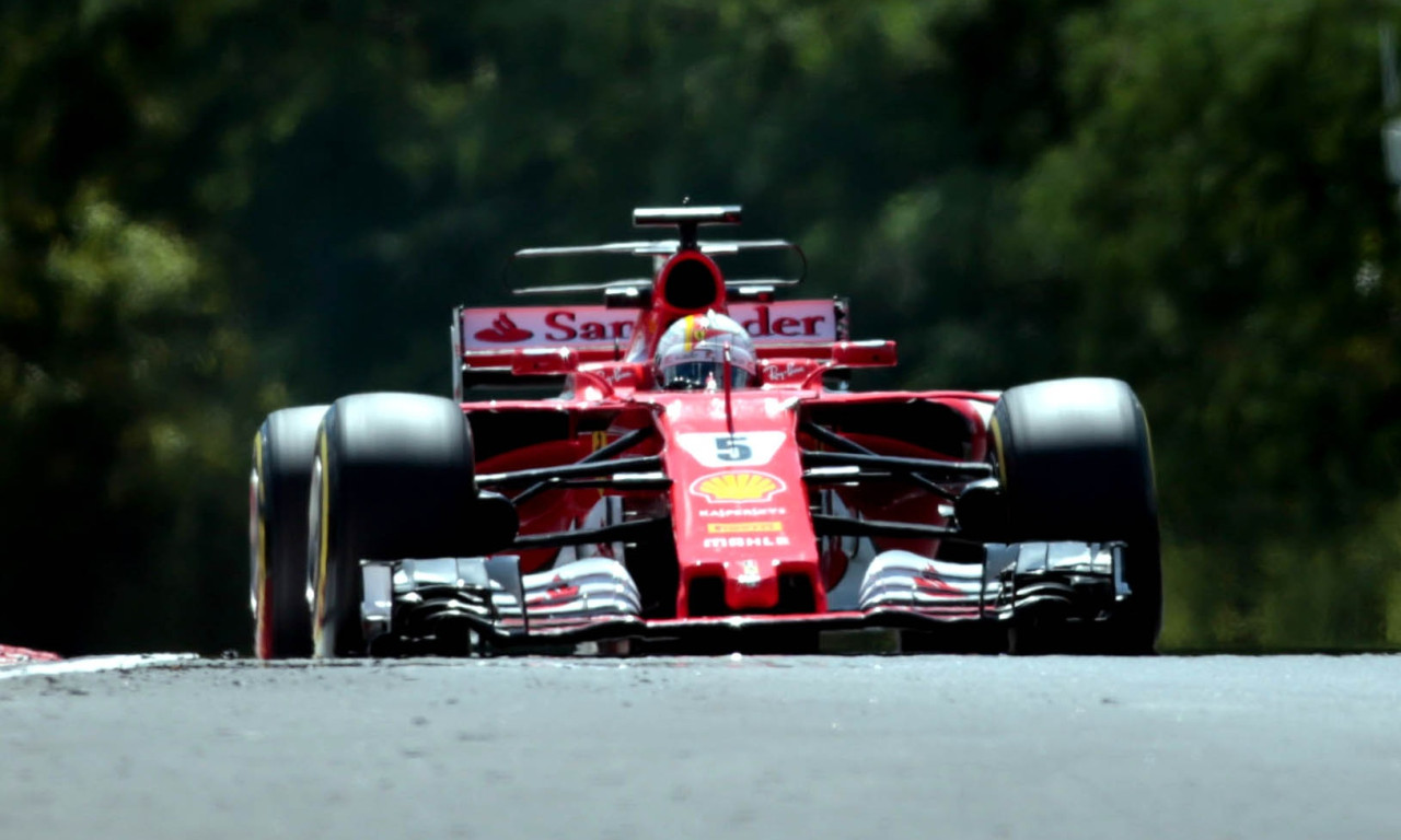 Formula 1: Πρωτιά για Φέτελ