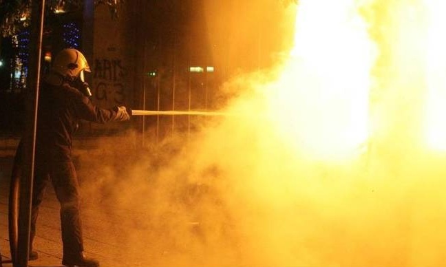Τραγωδία στο Μενίδι: Απανθρακωμένο εντοπίστηκε άτομο κατά την κατάσβεση πυρκαγιάς